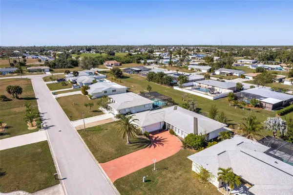 10 GOLFVIEW RD, Rotonda West, FL 33947