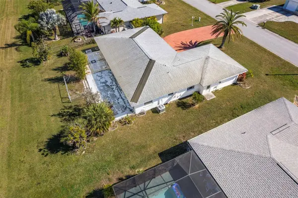 10 GOLFVIEW RD, Rotonda West, FL 33947