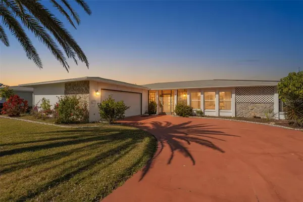 10 GOLFVIEW RD, Rotonda West, FL 33947