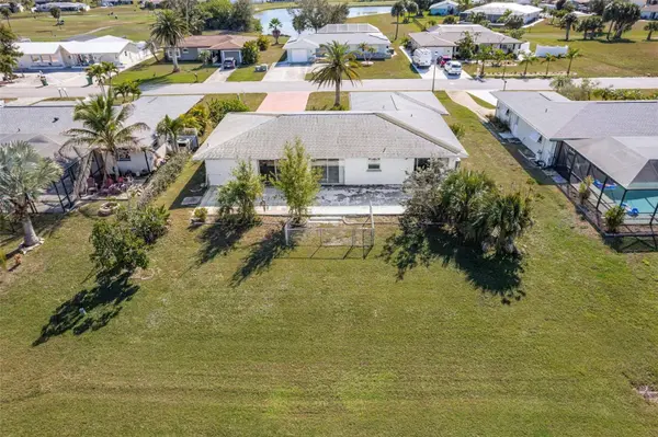 10 GOLFVIEW RD, Rotonda West, FL 33947