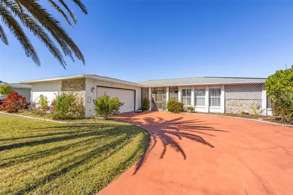 10 GOLFVIEW RD, Rotonda West, FL 33947