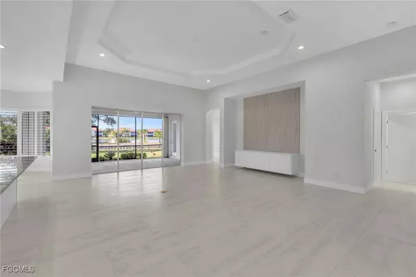 11099 Sea Tropic LN, Fort Myers, FL 33908