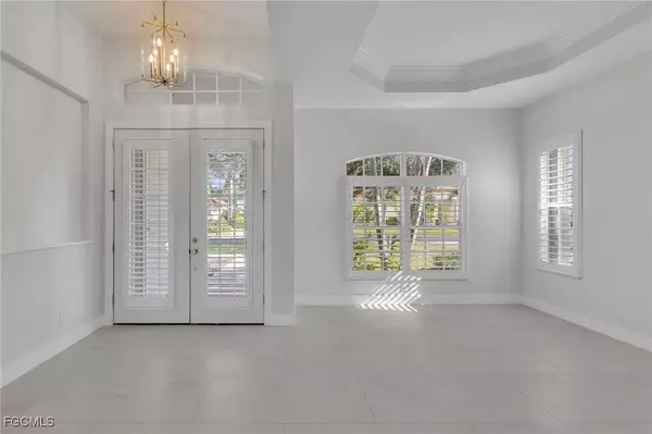 11099 Sea Tropic LN, Fort Myers, FL 33908