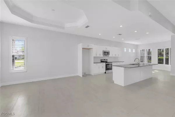 11099 Sea Tropic LN, Fort Myers, FL 33908