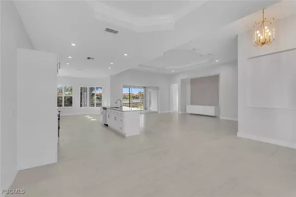 11099 Sea Tropic LN, Fort Myers, FL 33908