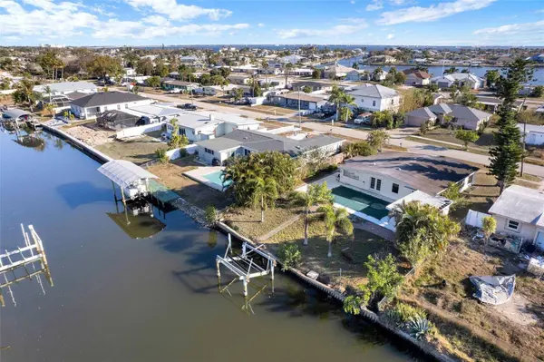 839 CONREID DR NE, Port Charlotte, FL 33952