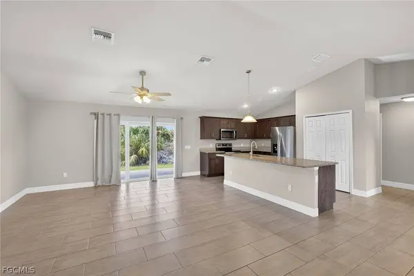 6023 Thrush AVE, Fort Myers, FL 33905