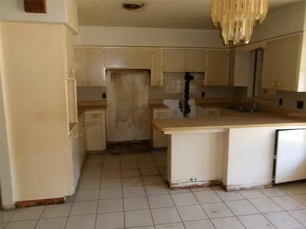 2555 WOOD ST, Sarasota, FL 34237