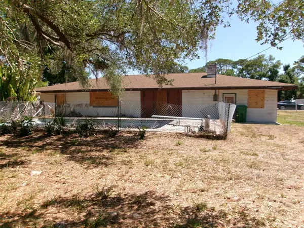 2555 WOOD ST, Sarasota, FL 34237