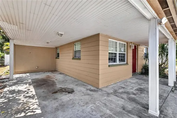 915 Hibiscus LN, North Fort Myers, FL 33903