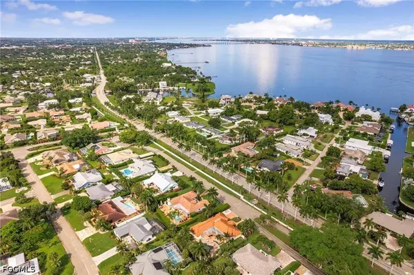 5231 Greenbriar DR, Fort Myers, FL 33919