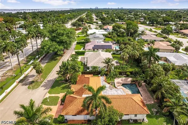5231 Greenbriar DR, Fort Myers, FL 33919