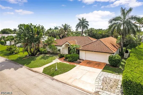 5231 Greenbriar DR, Fort Myers, FL 33919
