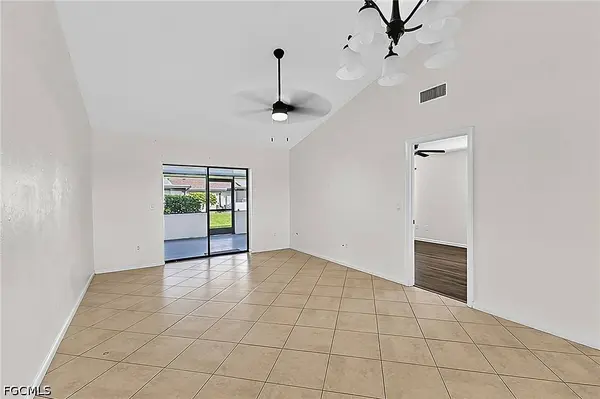 3739 SW 9th AVE #113, Cape Coral, FL 33914