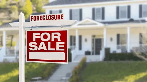 Understanding Foreclosures,Kimberly Habermehl