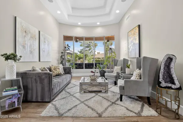 1333 N CLIFFSIDE Drive, Gilbert, AZ 85234