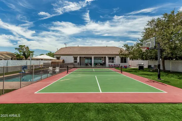 3000 E PARKVIEW Drive, Gilbert, AZ 85295