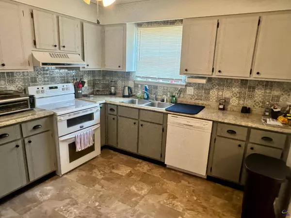 124 Stone Hedge Drive, Warner Robins, GA 31088