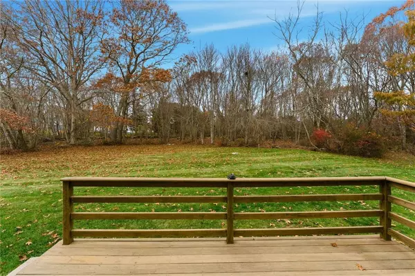 26 Bramblewood LN, South Kingstown, RI 02879