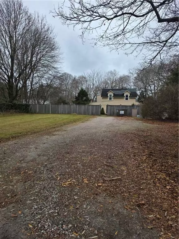 39 Hazard AVE, South Kingstown, RI 02879