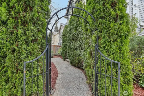 18200 NE 110th ST, Redmond, WA 98052