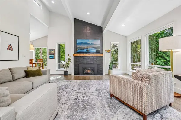 12022 210th PL SE, Issaquah, WA 98027