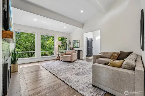 12022 210th PL SE, Issaquah, WA 98027