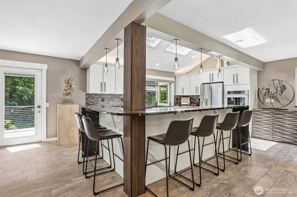 24017 SE 111th ST, Issaquah, WA 98027