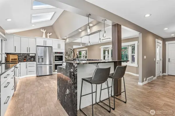 24017 SE 111th ST, Issaquah, WA 98027