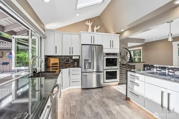 24017 SE 111th ST, Issaquah, WA 98027