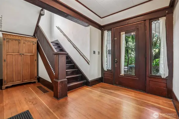 929 13th AVE E, Seattle, WA 98102
