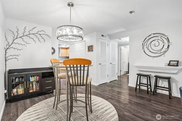 250 NW Dogwood ST #E104, Issaquah, WA 98027