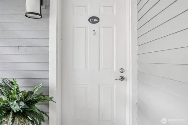 250 NW Dogwood ST #E104, Issaquah, WA 98027