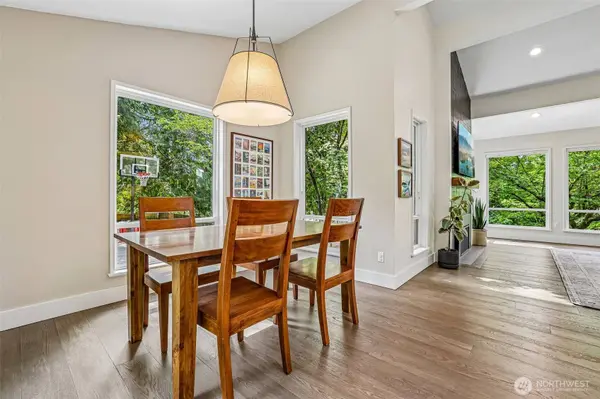 12022 210th PL SE, Issaquah, WA 98027