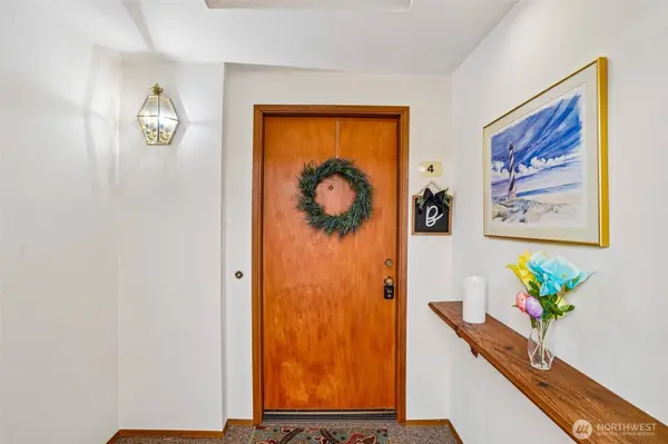 910 S 248th ST #4, Des Moines, WA 98198