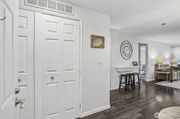 250 NW Dogwood ST #E104, Issaquah, WA 98027
