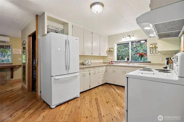 15226 26th AVE SW, Burien, WA 98166