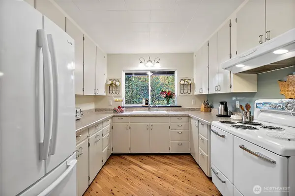 15226 26th AVE SW, Burien, WA 98166