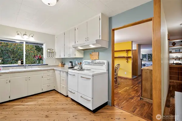 15226 26th AVE SW, Burien, WA 98166