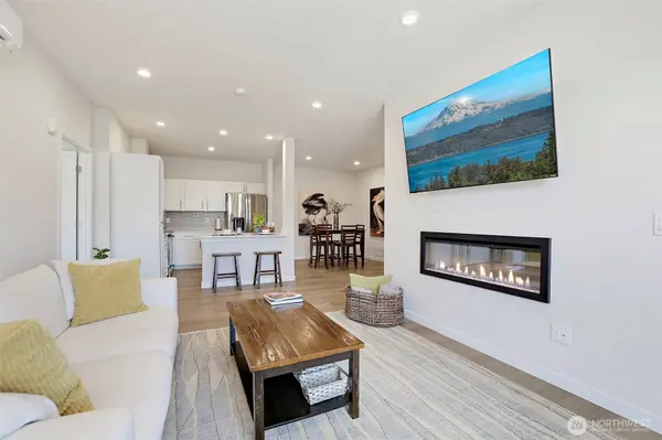 1222 Confluence WAY SE #302, North Bend, WA 98045