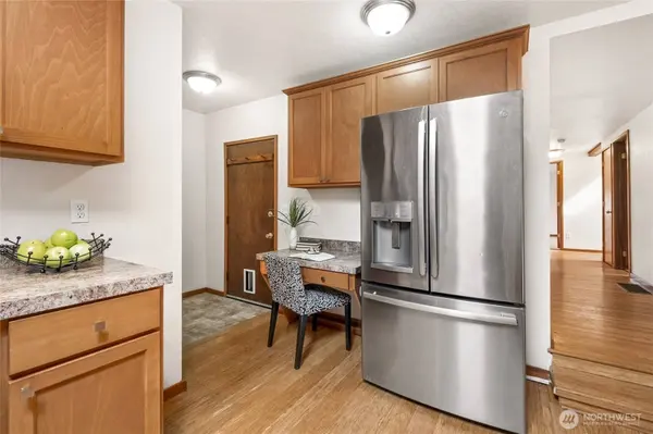14235 6th AVE SW, Burien, WA 98166