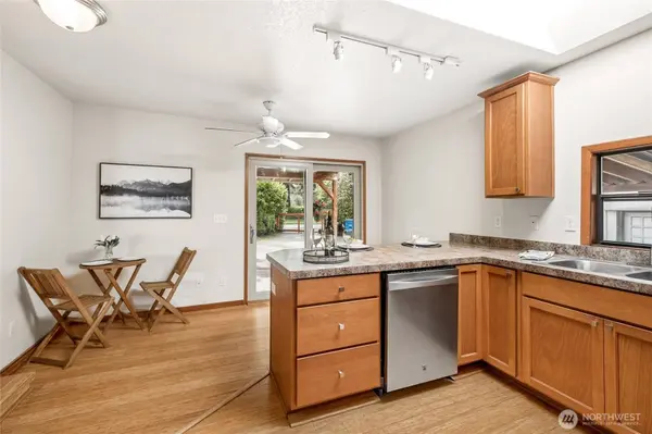 14235 6th AVE SW, Burien, WA 98166