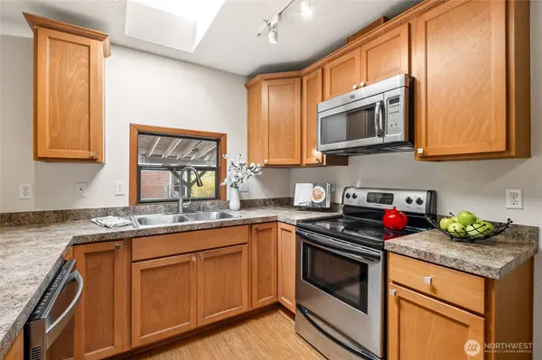 14235 6th AVE SW, Burien, WA 98166