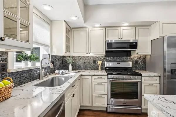 15438 SE 42nd ST, Bellevue, WA 98006