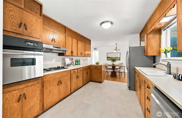 16217 SE Newport WAY, Bellevue, WA 98006