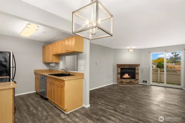 14200 NE 171st ST #D202, Woodinville, WA 98072