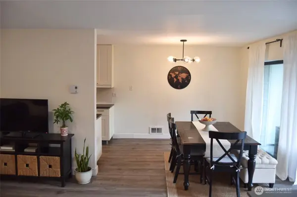321 Bellevue Way SE #202, Bellevue, WA 98004