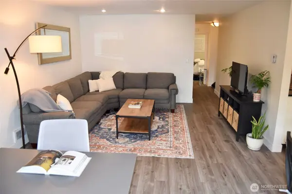 321 Bellevue Way SE #202, Bellevue, WA 98004