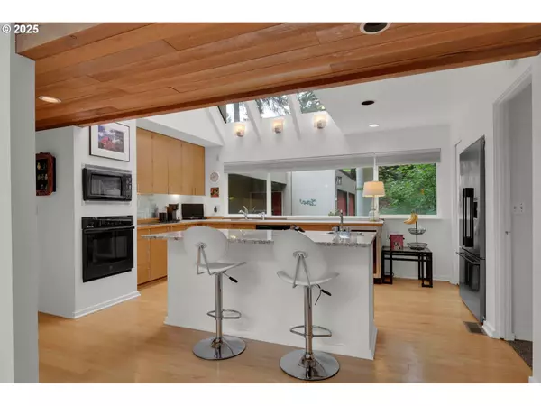 3780 VINE MAPLE ST, Eugene, OR 97405