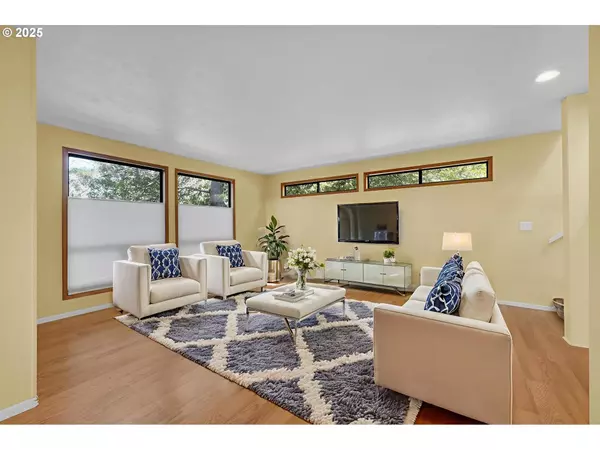 952 SUMMIT BLVD, Springfield, OR 97477